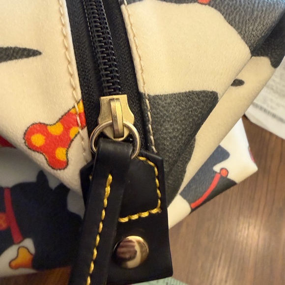 Dooney and Bourke 2009 Scottie Dog Bag. Tartan inside. NWOT. - Picture 6 of 13